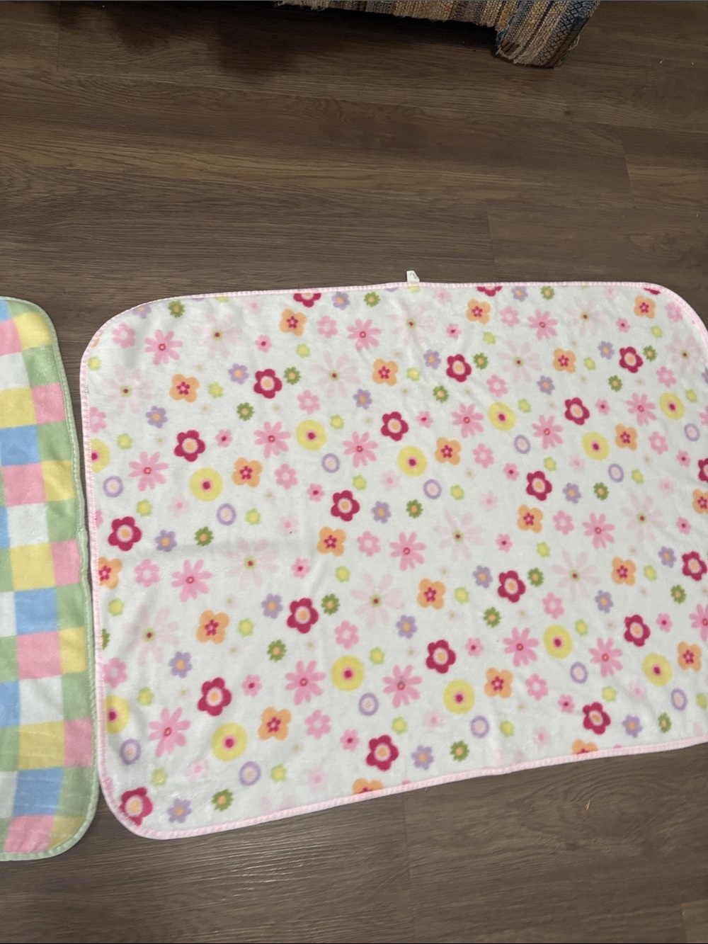 Circo Pastel Checkered Baby Blanket Pink Blue Yellow Green White set of blankets - Picture 5 of 9